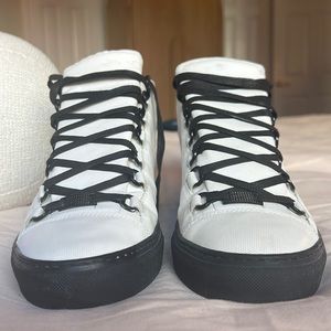 Mens balenciaga size 40 white arena